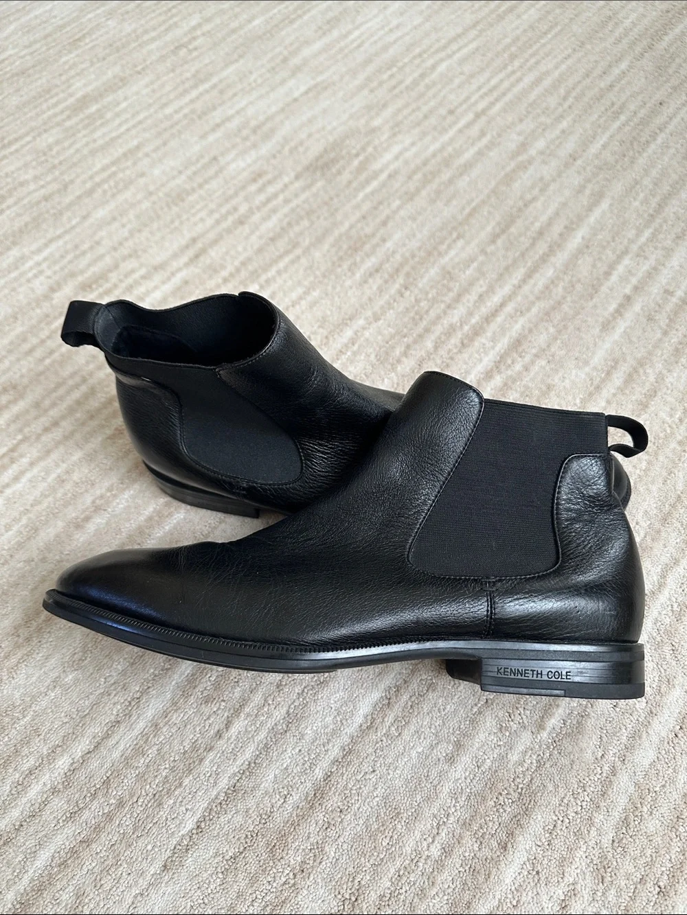 EUC Kenneth Cole Tully Chelsea Boot Black Leather Pebbled Size 11